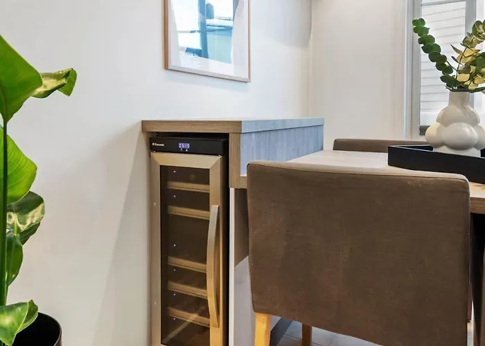 דירה Dinbnb Homes I Historical 1850 House *