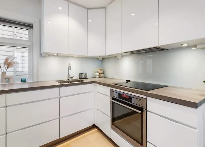 Dinbnb Homes I Historical 1850 House