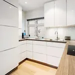 Apartmán Dinbnb Homes I Historical 1850 House *