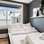 Dinbnb Homes I Historical 1850 House דירה